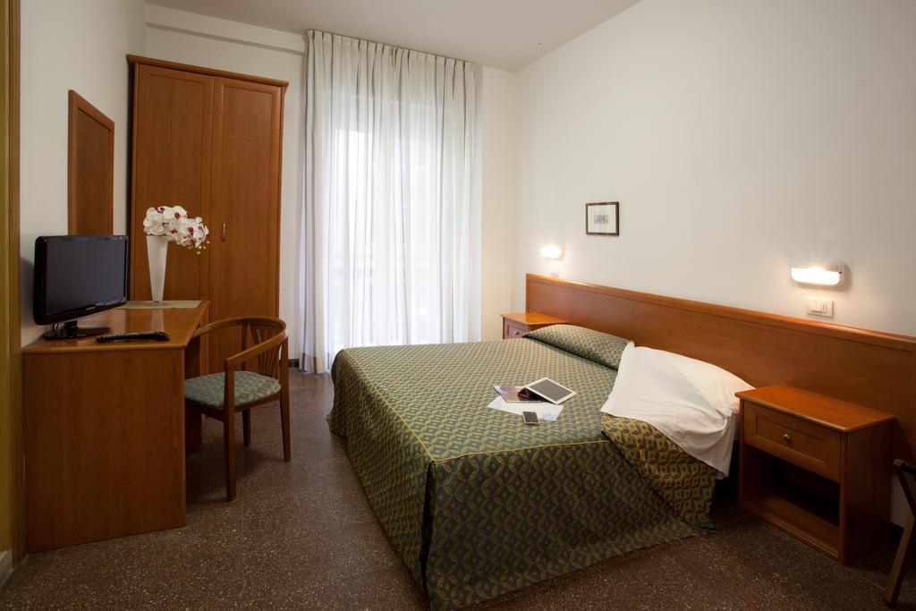 Hotel International Gabicce Mare Habitación foto
